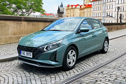 rental-hyundai-i20-mt-new-car-prague-1